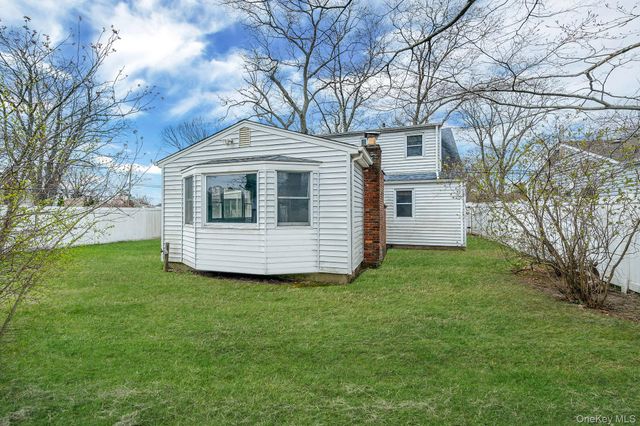 23 Lakewood Avenue, Ronkonkoma, NY 11779