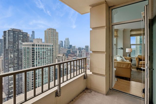 25 E Superior Street 3903, Chicago, IL 60611