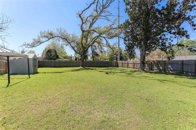 1100 Arkansas Street, Lake Charles, LA 70607