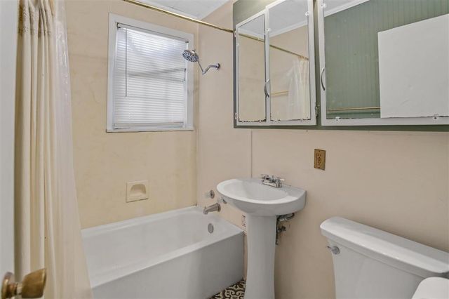 1100 Arkansas Street, Lake Charles, LA 70607