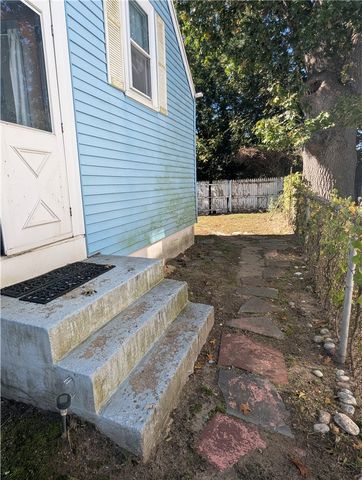 23 Harmony Court, Warwick, RI 02889