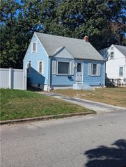 23 Harmony Court, Warwick, RI 02889