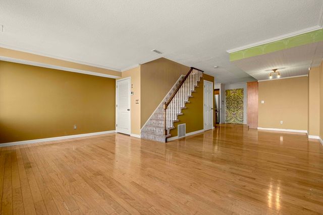 128 Warren St 15, Lowell, MA 01852