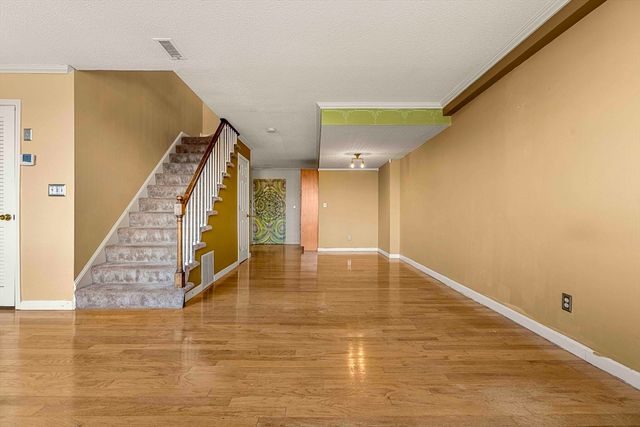 128 Warren St 15, Lowell, MA 01852