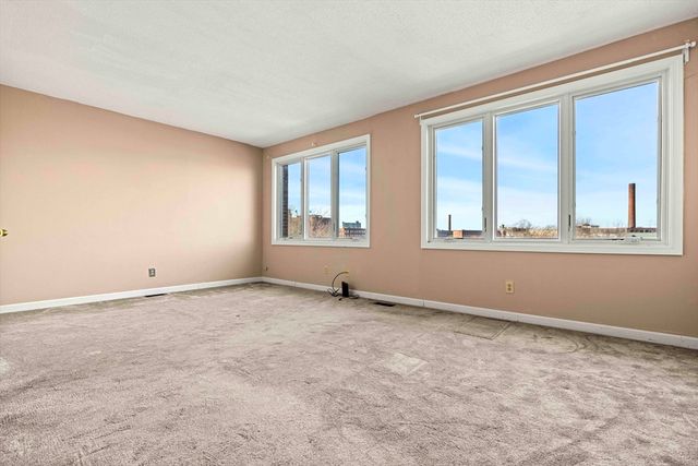 128 Warren St 15, Lowell, MA 01852