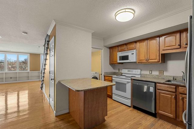 128 Warren St 15, Lowell, MA 01852