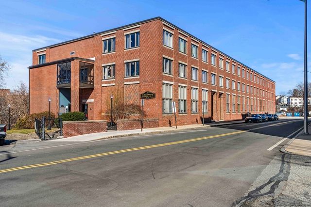 128 Warren St 15, Lowell, MA 01852