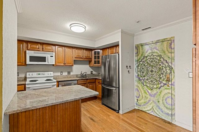 128 Warren St 15, Lowell, MA 01852