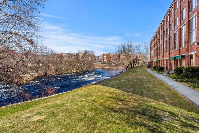 128 Warren St 15, Lowell, MA 01852