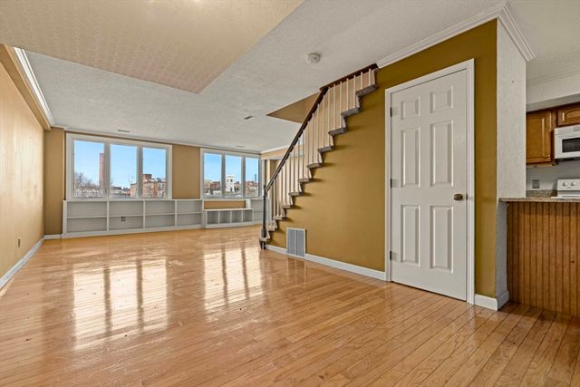 128 Warren St 15, Lowell, MA 01852