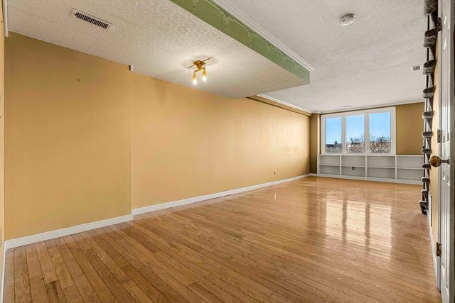 128 Warren St 15, Lowell, MA 01852
