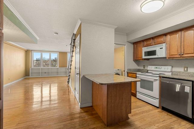 128 Warren St 15, Lowell, MA 01852