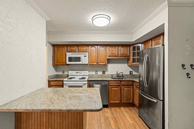 128 Warren St 15, Lowell, MA 01852