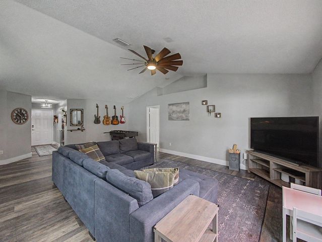 1550 SW Kosnar Avenue, Port St. Lucie, FL 34953