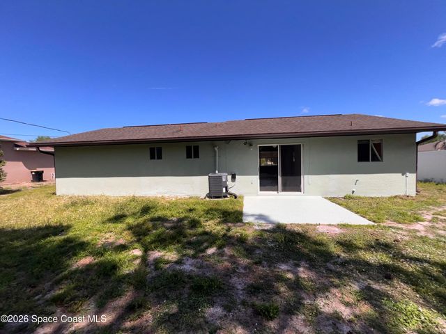460 Bargello Avenue SE, Palm Bay, FL 32909