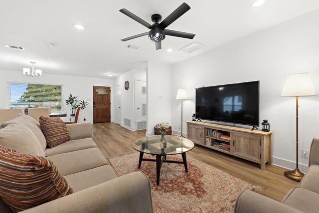 6712 Northeast DR, Austin, TX 78723