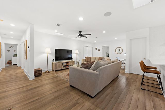 6712 Northeast DR, Austin, TX 78723