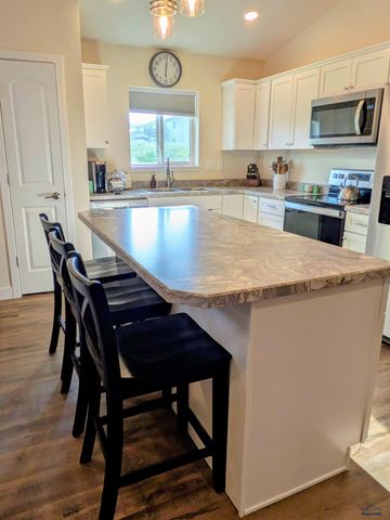 846 PETROS DR, Rapid City, SD 57701