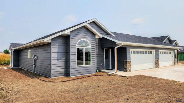 846 PETROS DR, Rapid City, SD 57701