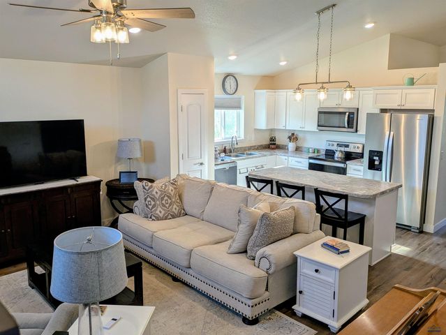 846 PETROS DR, Rapid City, SD 57701
