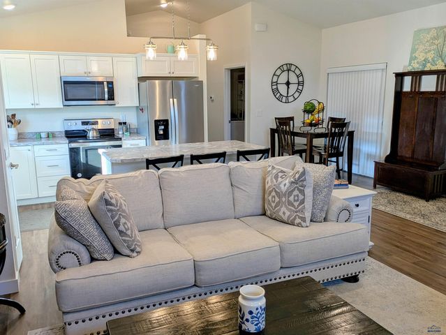 846 PETROS DR, Rapid City, SD 57701