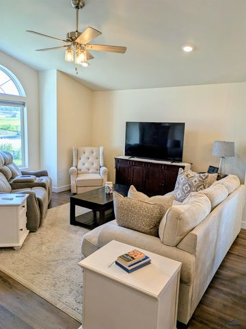 846 PETROS DR, Rapid City, SD 57701