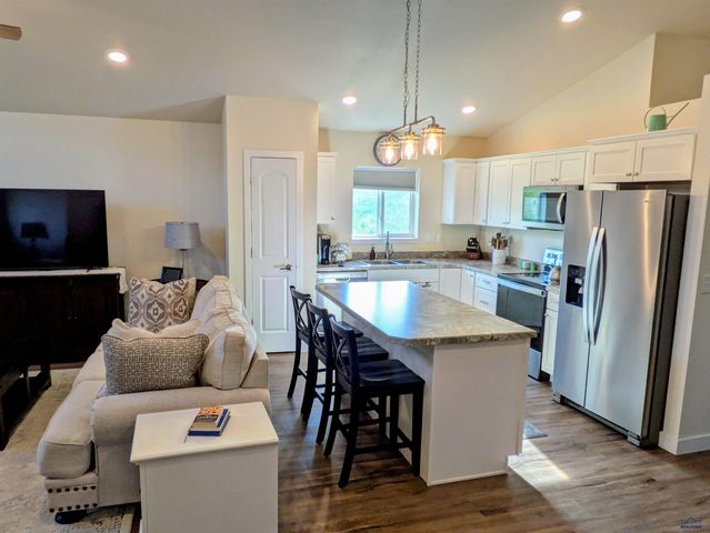 846 PETROS DR, Rapid City, SD 57701