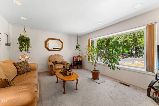 370 Horseshoe Drive, Grants Pass, OR 97526