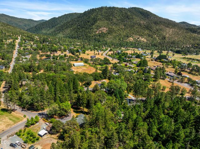 370 Horseshoe Drive, Grants Pass, OR 97526