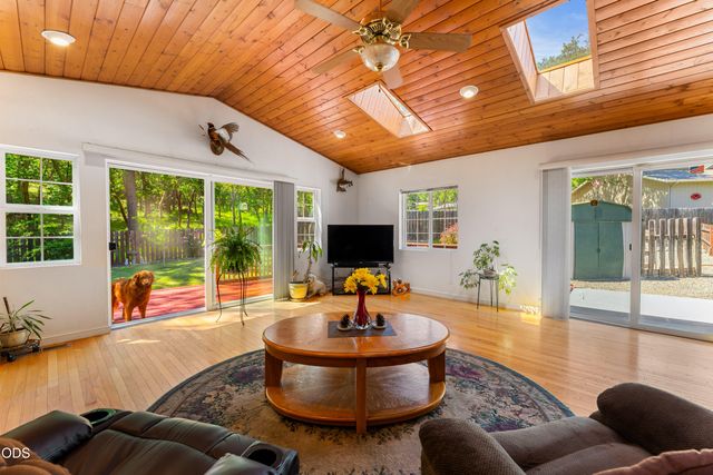 370 Horseshoe Drive, Grants Pass, OR 97526