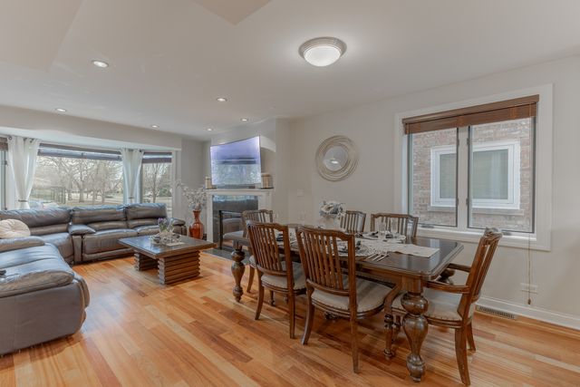 6352 W GIDDINGS Street, Chicago, IL 60630