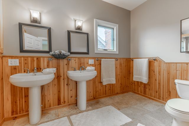 6352 W GIDDINGS Street, Chicago, IL 60630