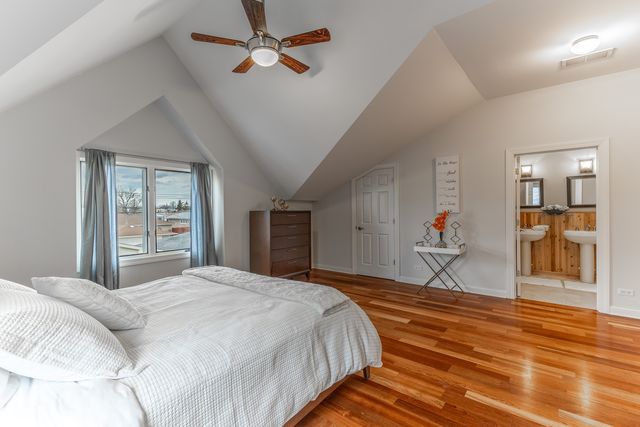 6352 W GIDDINGS Street, Chicago, IL 60630