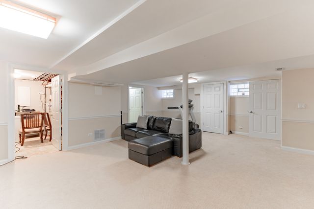 6352 W GIDDINGS Street, Chicago, IL 60630