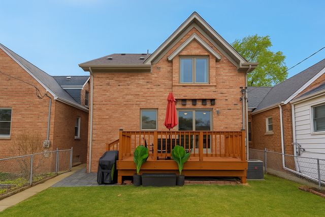 6352 W GIDDINGS Street, Chicago, IL 60630