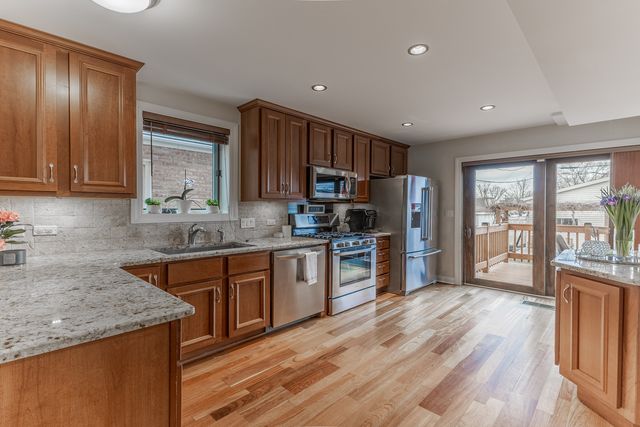 6352 W GIDDINGS Street, Chicago, IL 60630