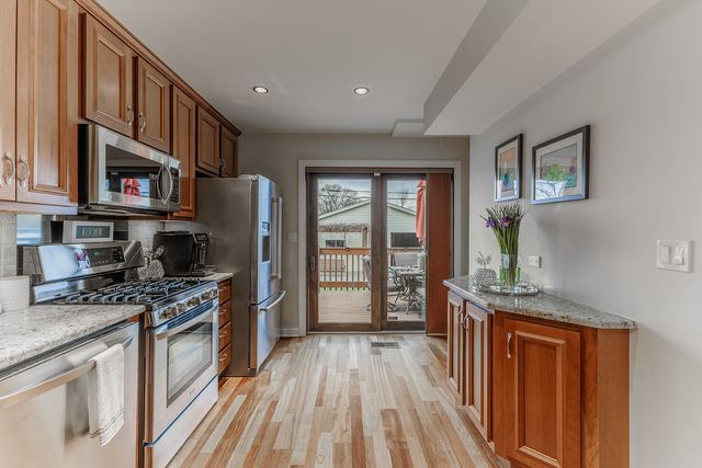 6352 W GIDDINGS Street, Chicago, IL 60630