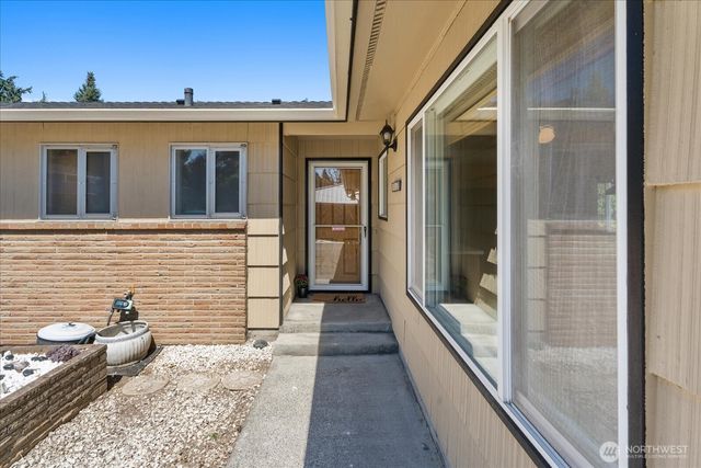 1016 S 203rd Street, Des Moines, WA 98198