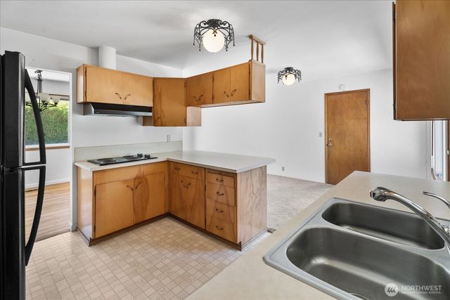 1016 S 203rd Street, Des Moines, WA 98198