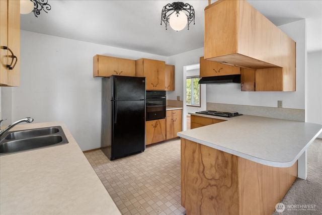 1016 S 203rd Street, Des Moines, WA 98198