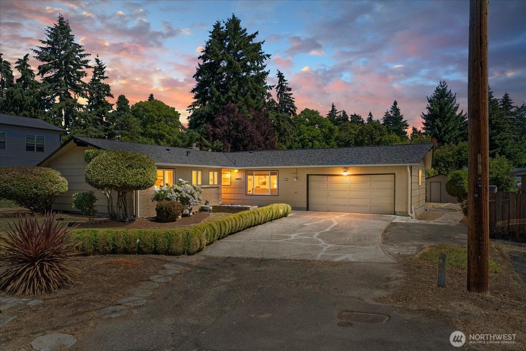 1016 S 203rd Street, Des Moines, WA 98198