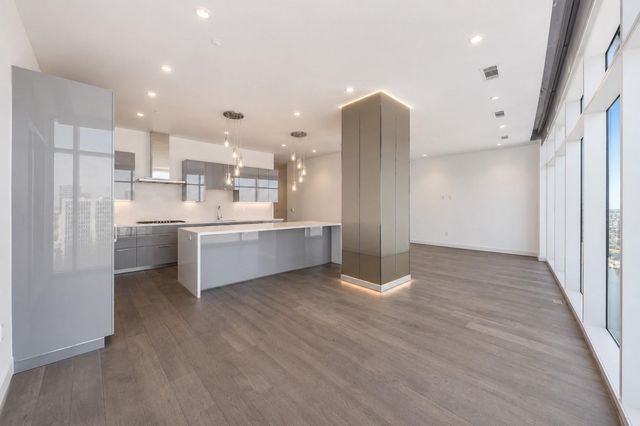 4521 San Felipe Street 1704, Houston, TX 77027