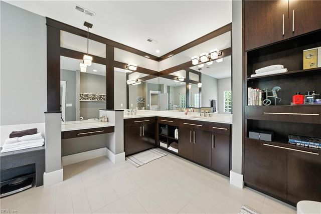 1244 Knights Bridge LN, Virginia Beach, VA 23455