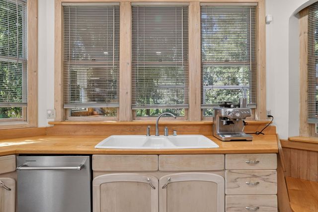 3940 Bannister Rd, Fair Oaks, CA 95628