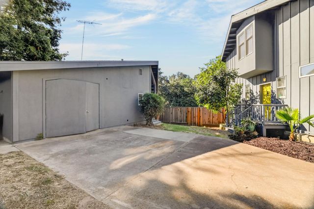 3940 Bannister Rd, Fair Oaks, CA 95628