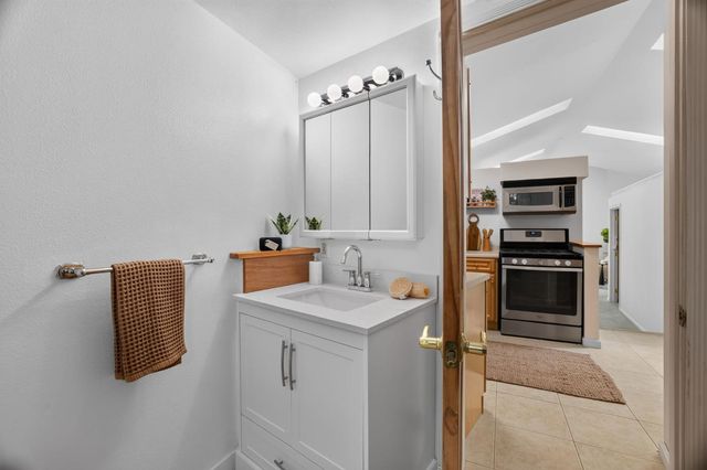 3940 Bannister Rd, Fair Oaks, CA 95628
