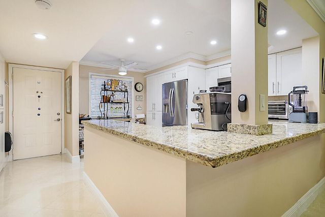 7286 Huntington Lane 204, Delray Beach, FL 33446