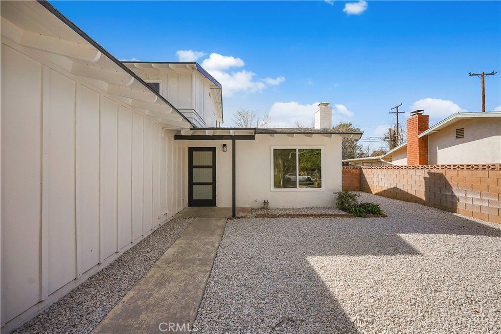 836 E Pillsbury, Lancaster, CA 93535