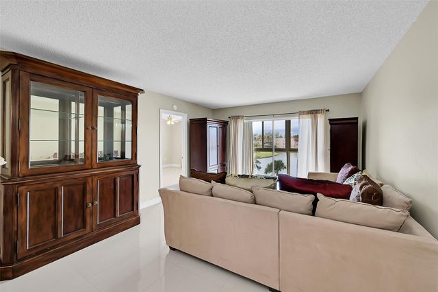 2931 Sunrise Lakes Dr 301, Sunrise, FL 33322