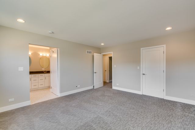 3119 Lake Avenue E, Wilmette, IL 60091